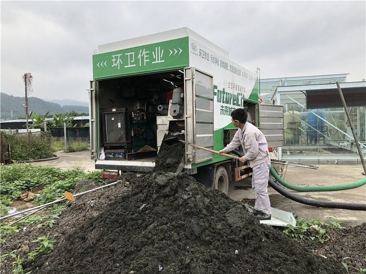 广东省掏粪车，城市清洁的默默守护者